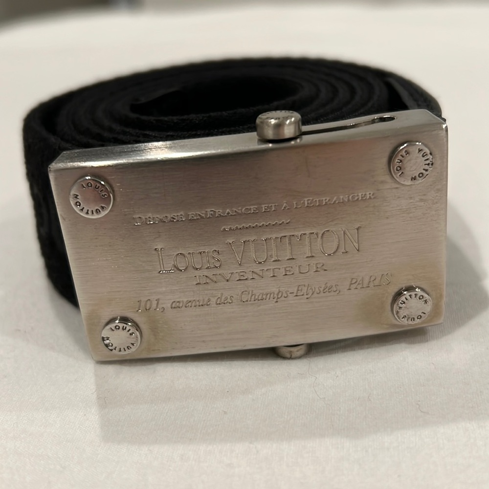 100% authentic like new! Mens Louis Vuitton belt